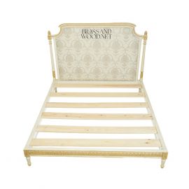 سرير ابيض خشب كلاسيك بتنجيد مزخرف