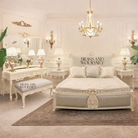 غرفة نوم الدهب الابيض مكونة من سرير و 2 كمود و تسريحه بالمرايه وبانكيت