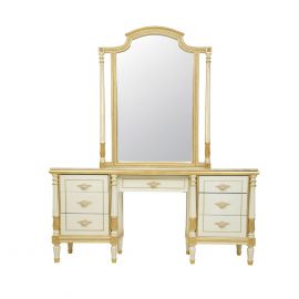 تسريحه مع مرايا خشب ابيض بتفاصيل ذهبيه