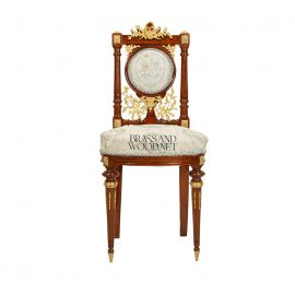 كرسي أنتيك كلاسيك فاخر بنقوش ذهبية