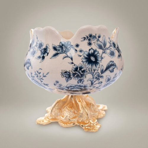 Baroque Chinoiserie White Ceramic Bonbonniere Bowl Blue Floral Pattern Gilded Resin Base Brass and Wood Gold Front | Brass & Wood