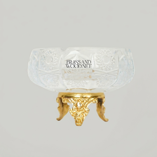 وعاء كريستال مقطوع على حامل ثلاثي نحاسي بزخارف باروكية
