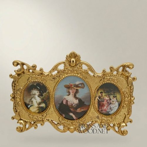 إطار صور ثلاثي بيضاوي على الطراز الباروكي بزخارف أكانثوس