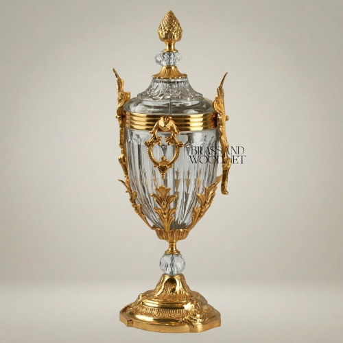كوب ديكور نيوكلاسيكي مغطى من الكريستال والنحاس بزخارف الأكانثوس وتاج الصنوبر