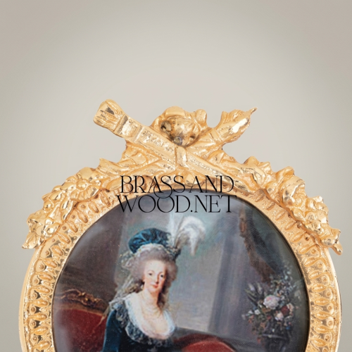 Louis XVI Neoclassical Brass Round Portrait Frame Ribbon Laurel Crown Ornate Brass and Wood Gold Front | Brass & Wood