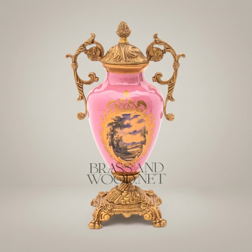 مزهرية إبريقية روكوكو من الخزف بحوامل نحاسية - لوحات منظر طبيعي وزهور مرسومة يدوياً