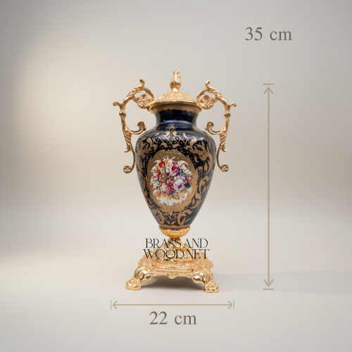 طقم مزهرية وطبق زخرفي من السيراميك الكوبالتي الأزرق بإطارات نحاسية مذهبة على طراز الروكوكو