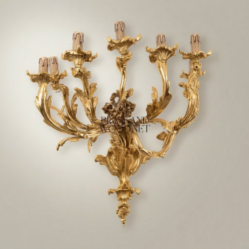 Rococo Louis XV Five-Arm Cast Brass Wall Sconce Acanthus Scroll Branches Brass and Wood Gold Front | Brass & Wood