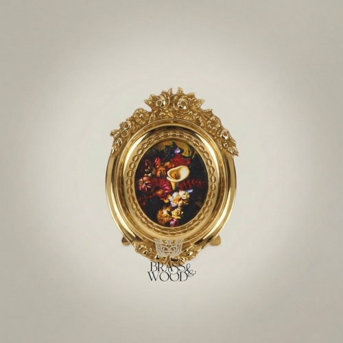 طبق ديكوري بيضاوي على طراز الروكوكو بلوحة زهور وإطار نحاسي منحوت على حامل