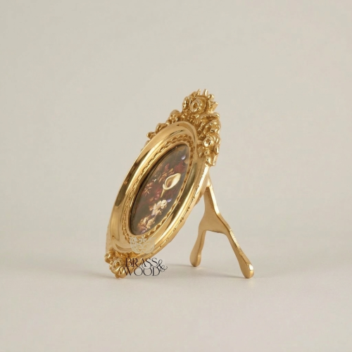 طبق ديكوري بيضاوي على طراز الروكوكو بلوحة زهور وإطار نحاسي منحوت على حامل