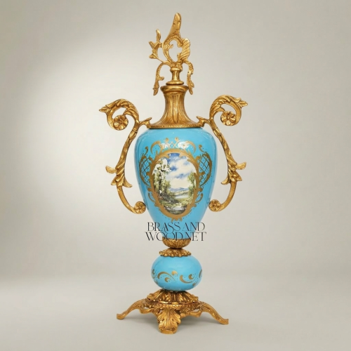 مزهرية إبريق سيفر روكوكو من السيراميك بحوامل أورمولو ولوحة منظر طبيعي مرسومة يدوياً