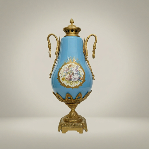 مزهرية فازة سيفر بغطاء من السيراميك الفيروزي بمقابض عنق البجعة والميدالية الزهرية